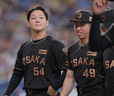 好リリーフを見せた木下（左）と工藤（撮影・西田忠信）