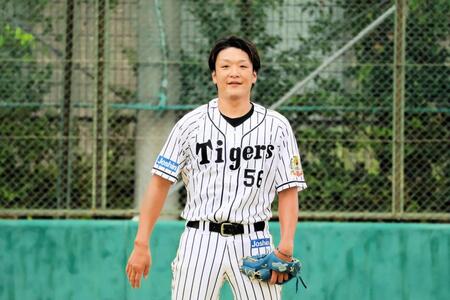 野球教室に参加した阪神ＯＢの松田遼馬氏