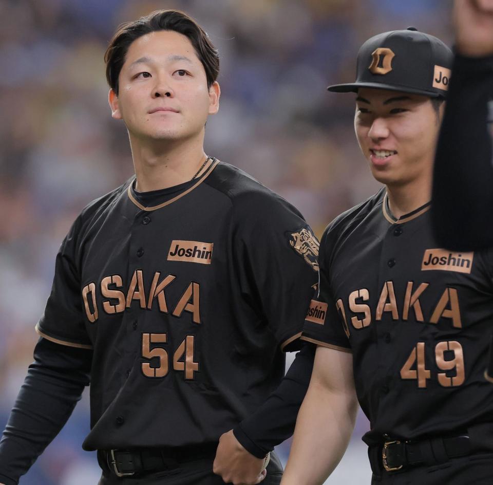 好リリーフを見せた木下（左）と工藤（撮影・西田忠信）