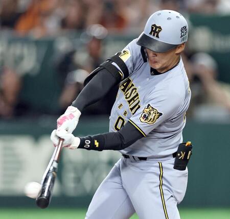 ６回、適時三塁打を放つ元山（撮影・田中太一）