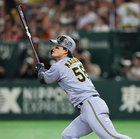 ６回、適時打を放つ前川（撮影・田中太一）