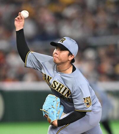５回、スローボールを投げる村上（撮影・堀内翔）