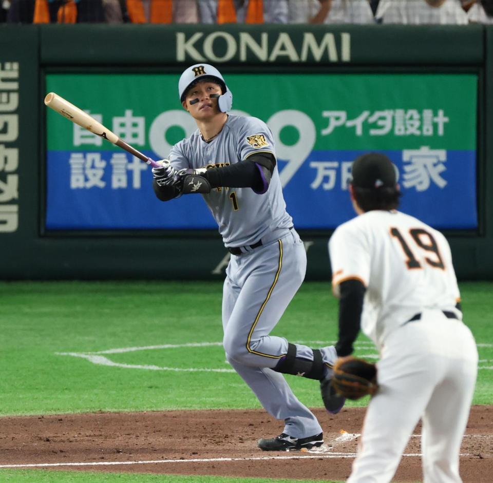 ３回、左中間にソロを放つ森下（撮影・金田祐二）