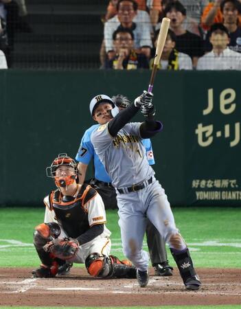 ３回、中越えソロを放つ森下（撮影・金田祐二）