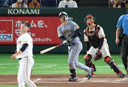 ３回、中越えソロを放つ森下（撮影・金田祐二）