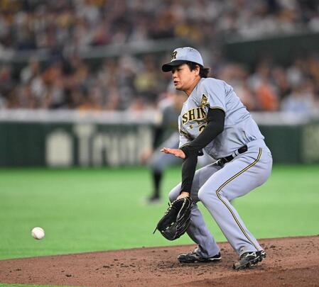 ３回、松本の打球にグラブを出す高橋（撮影・堀内翔）