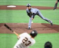 １回、石塚を空振り三振に仕留めた高橋（撮影・堀内翔）