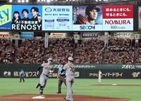 ７回、プロ通算１５０号を放ち、本塁へ走る佐藤輝（撮影・田中太一）
