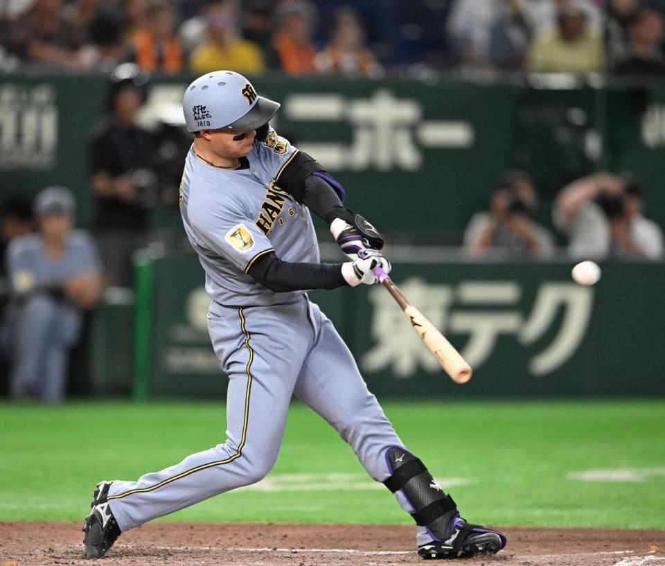 　７回、中越えに、この試合２本目の本塁打を放つ（撮影・堀内翔）