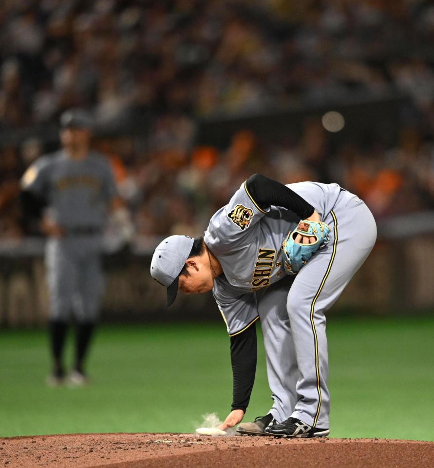 ４回、ダルベックにソロを浴びた村上（撮影・堀内翔）