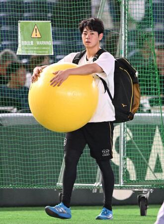 調整を行った下村（撮影・堀内翔）
