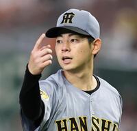 ４回、キャベッジのスイングをアピールする下村（撮影・田中太一）