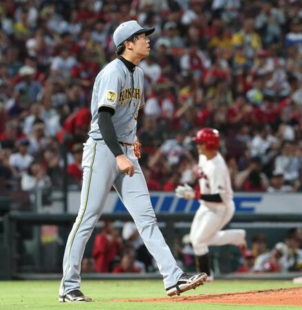 ４回、佐々木にソロを浴びた才木（撮影・北村雅宏）