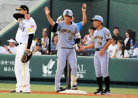 ２回、右前打を放った栄枝（中央）