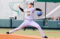 初回、力投する先発の今朝丸