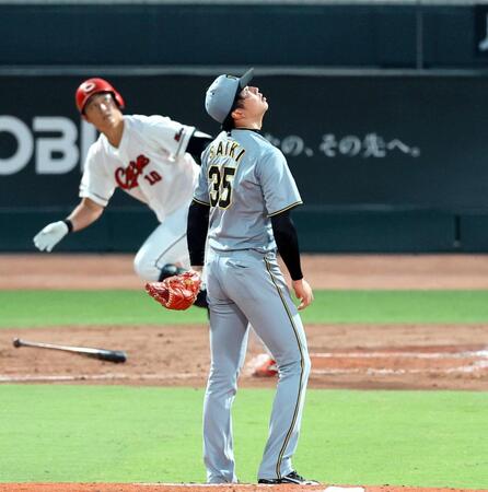 　４回、佐々木に４号ソロを打たれる才木（撮影・山口登）