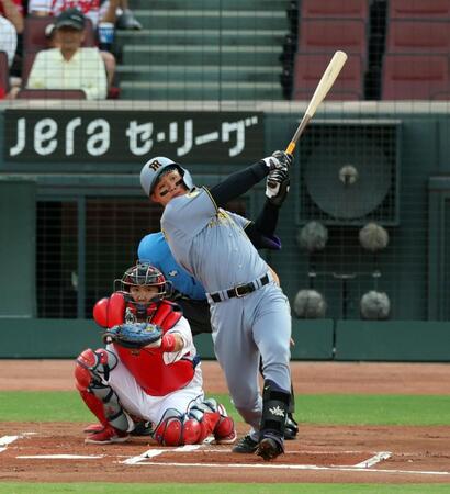 １回、左越えに先制２ランを放つ森下（撮影・山口登）