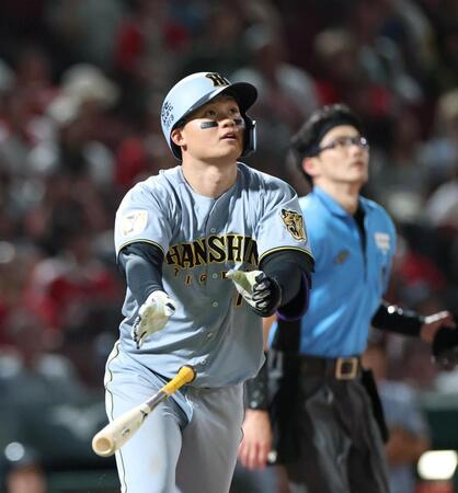 ６回、二塁打を放つ森下（撮影・北村雅宏）