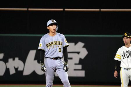 ６回、適時二塁打を放ち、二塁に到達した立石