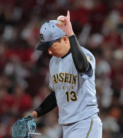 ８回、佐々木を二ゴロに仕留めた岩崎（撮影・西田忠信）