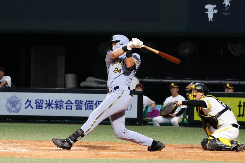 ４回、左前打を放つディベイニー
