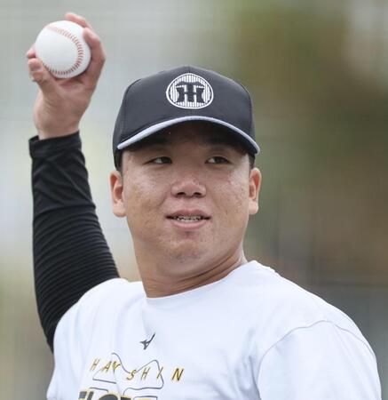 キャッチボールで調整する村上（撮影・田中太一）