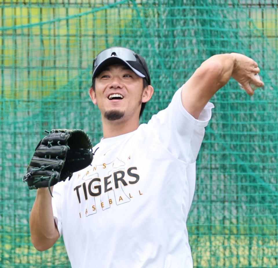キャッチボールをする伊藤将（撮影・田中太一）