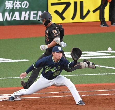 　２回、併殺打に倒れる谷端（撮影・飯室逸平）