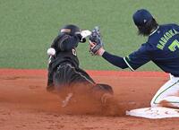 　９回、二盗を決める植田（撮影・飯室逸平）