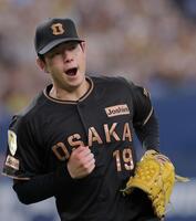 ４回を無失点で切り抜け、声を上げる下村（撮影・西田忠信）
