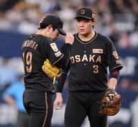 ６回、マウンドを降りる下村（撮影・田中太一）