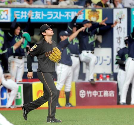 　６回、内山に勝ち越しの２点二塁打を許した下村（撮影・西田忠信）