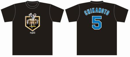 近本光司の公式戦通算１０００試合出場を記念したＴシャツ（球団提供）