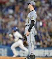 ２回、ルーカスは宮下に先制ソロを許す（撮影・山口登）