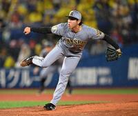 ９回から登板した工藤（撮影・堀内翔）