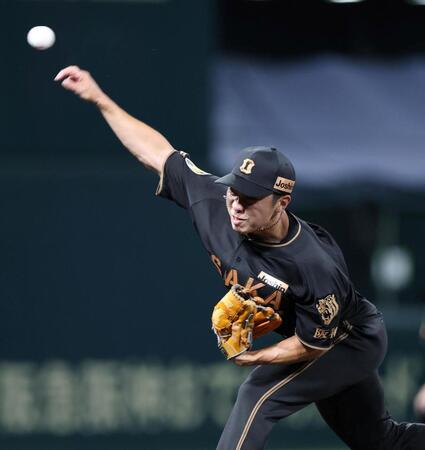 ４回、２番手で登板する石井（撮影・中田匡峻）
