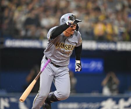 ９回、勝ち越しの２点適時打を放ちガッツポーズをする森下（撮影・堀内翔）