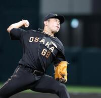 ４回、２番手で登板する石井（撮影・中田匡峻）