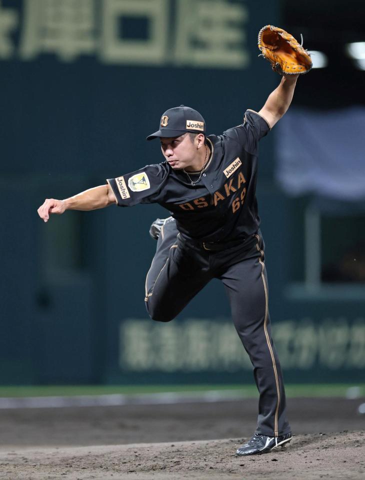 ４回、２番手で登板する石井（撮影・中田匡峻）