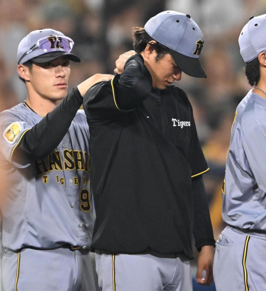 試合後、首を気にする高橋（撮影・堀内翔）
