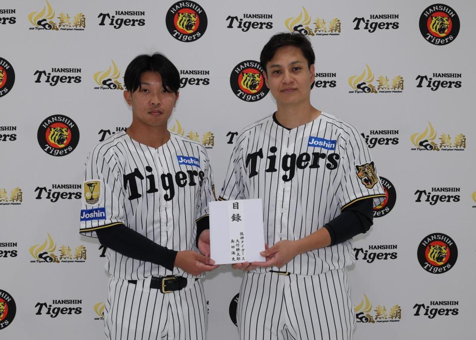 大竹（右）と島田（球団提供）