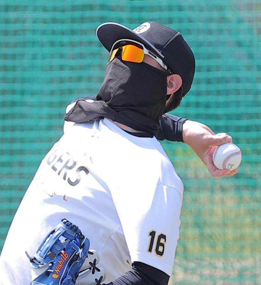 キャッチボールで調整する西勇（撮影・西田忠信）