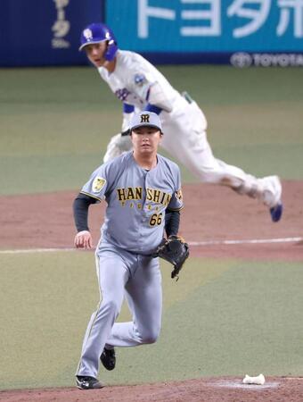 ７回，福永に適時打を打たれる津田（撮影・立川洋一郎）