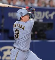 ６回、ソロを放つ大山（撮影・西田忠信）