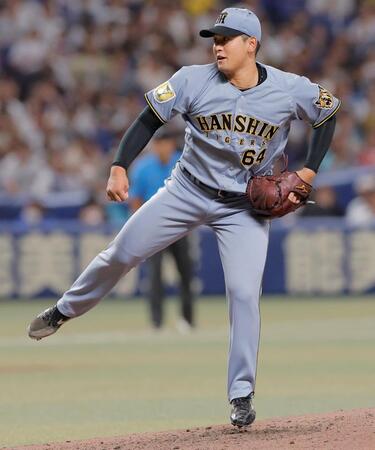 ３番手で力投する岡留（撮影・西田忠信）