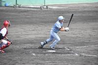 ９回、三塁への内野安打を放つ立石