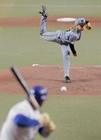 中日打線相手に力投する下村（撮影・西田忠信）