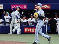 ３回、中日サノーに適時打を許した下村（撮影・田中太一）