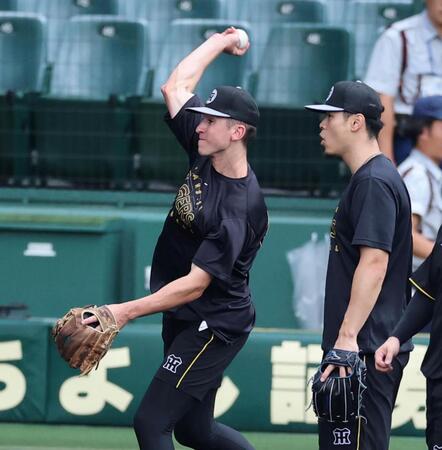 ノックを受けるディベイニー（撮影・山口登）