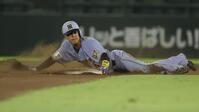 ６回、岡城は二盗を決める（撮影・坂部計介）